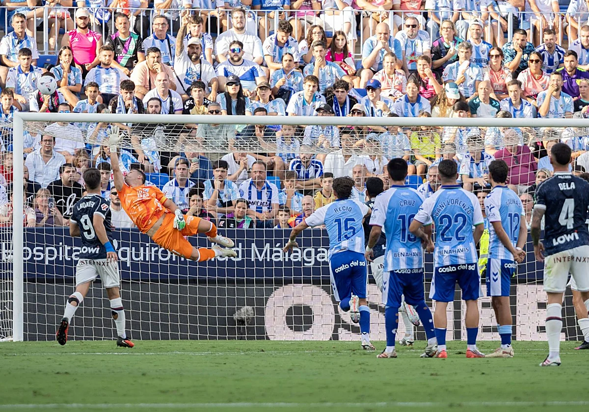El Málaga, con el reto de asentarse en los tres partidos antes del largo parón