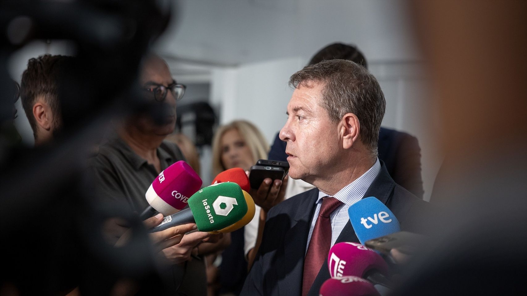 El PSOE da por rota su relación con Page tras su acusación de que Sánchez "vive arrodillado ante minorías sangrientas"