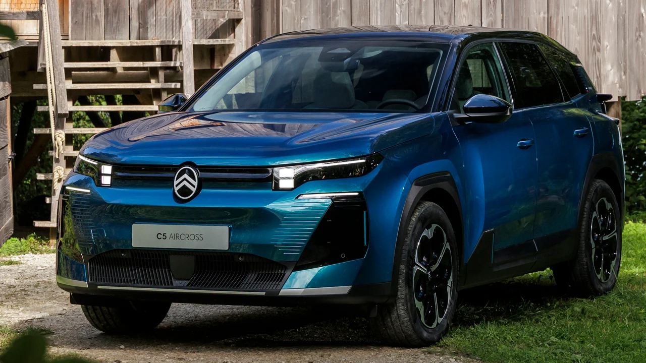 El nuevo Citroën C5 Aircross Émeraude estrena color y sube el nivel de equipamiento sin renunciar al confort
