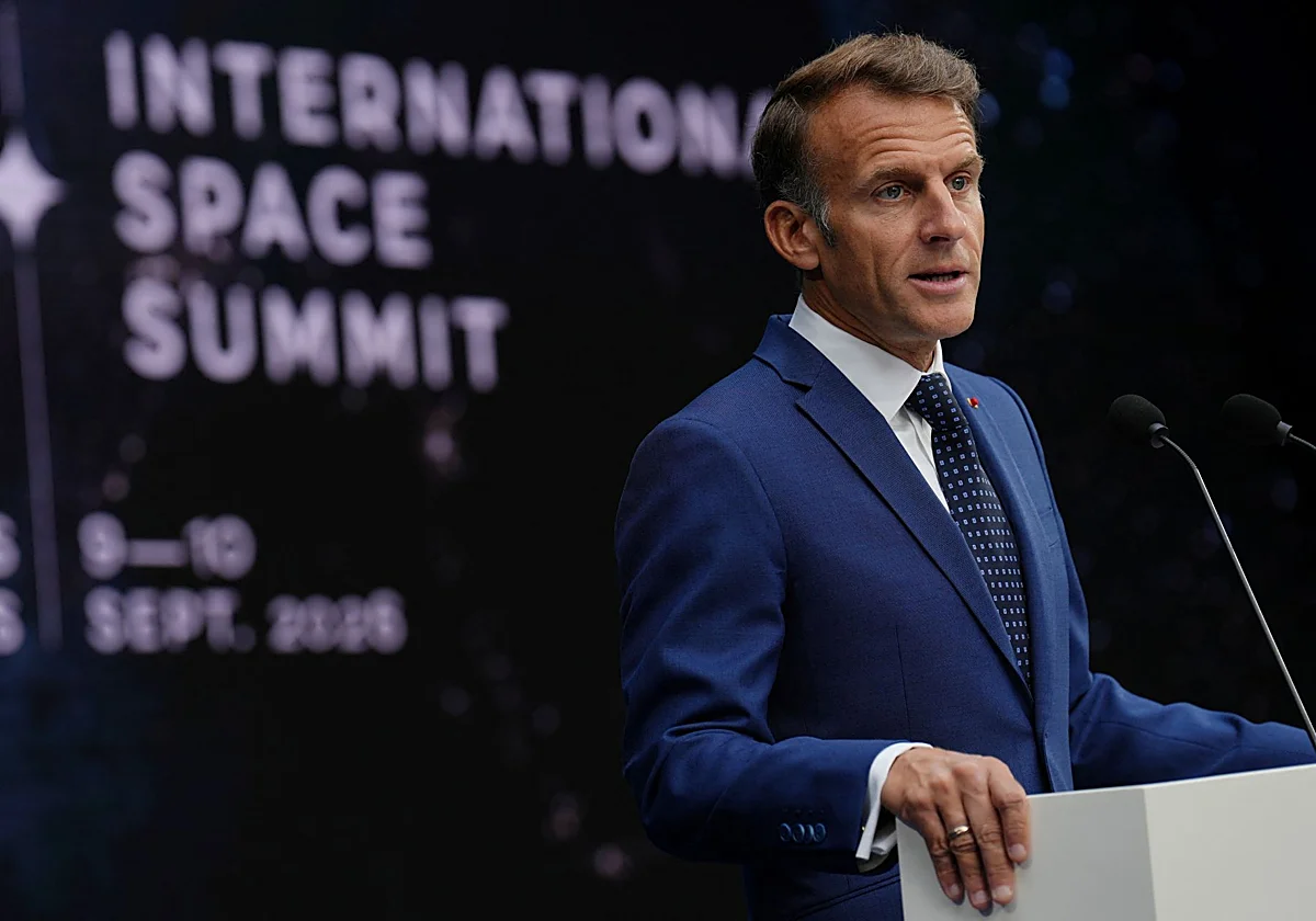Macron pide ambición a Europa para lanzar la primera nave espacial habitada en 2035