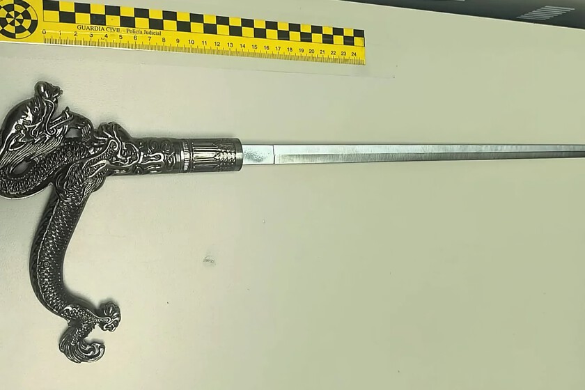 La Guardia Civil perseguía a un ladrón por los tejados de un pueblo de Toledo. Entonces sacó un bastón-estoque