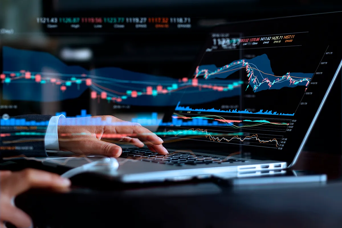 Openbank baja las comisiones para comprar acciones y ETF