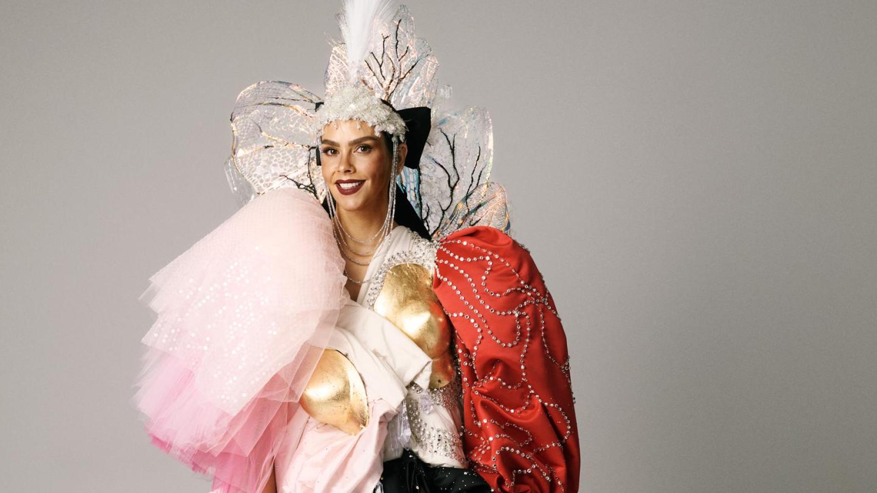 Cristina Pedroche se lo pone todo en sus Campanadas más estrafalarias: su vestido con retales de sus 11 looks anteriores