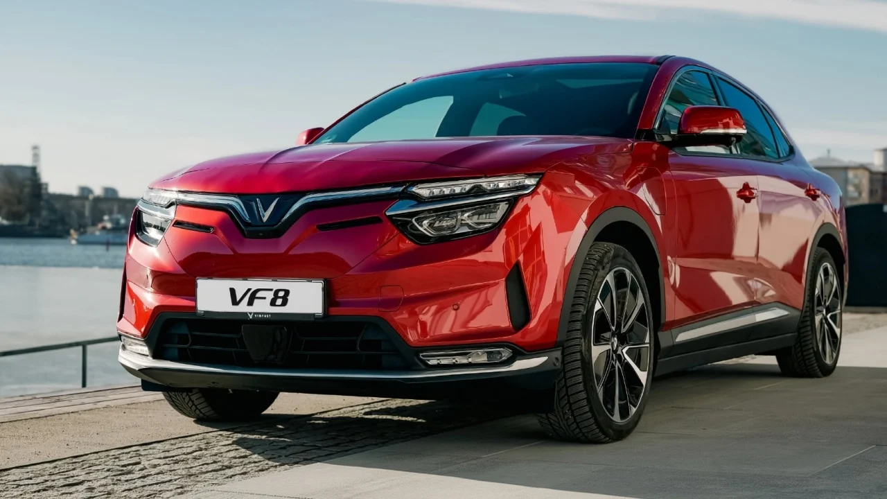 Esta firma de coches eléctricos lleva 5 CEO diferentes en menos de 10 años: el nuevo es el hijo del fundador