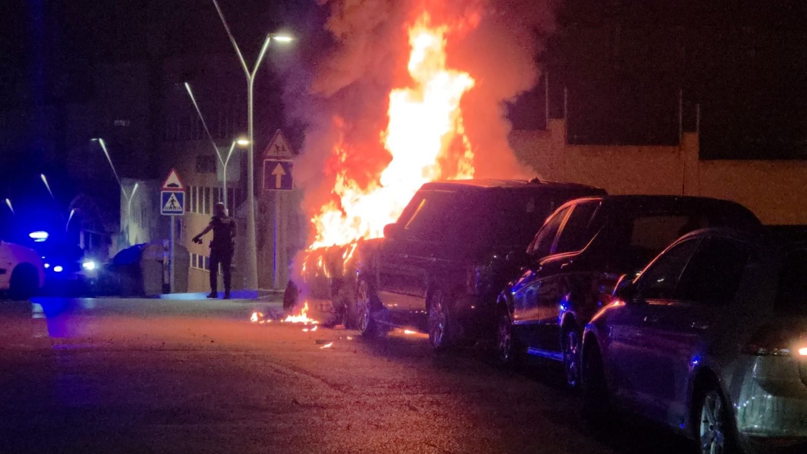 Noche incendiaria en los campamentos de invasores de Ceuta: dos heridos graves por puñaladas tras horas de reyertas