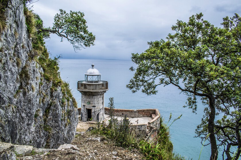 El salto al mar más espectacular de Cantabria tiene 700 escalones de escalada y fueron tallados por los presos del penal del Dueso
