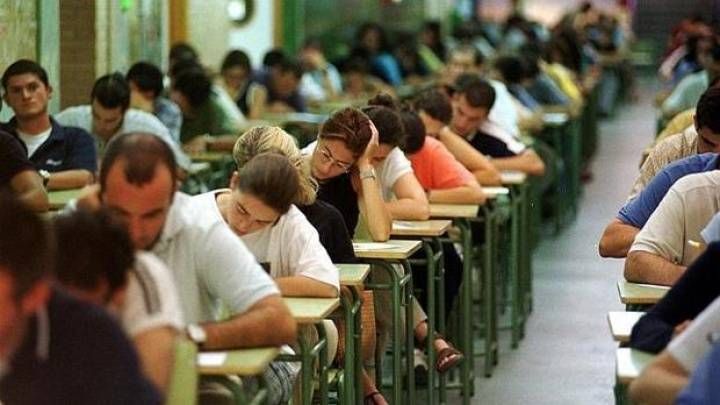 Las oposiciones de Infantil en la Comunitat se retrasan hora y media por problemas en tres tribunales de Alicante