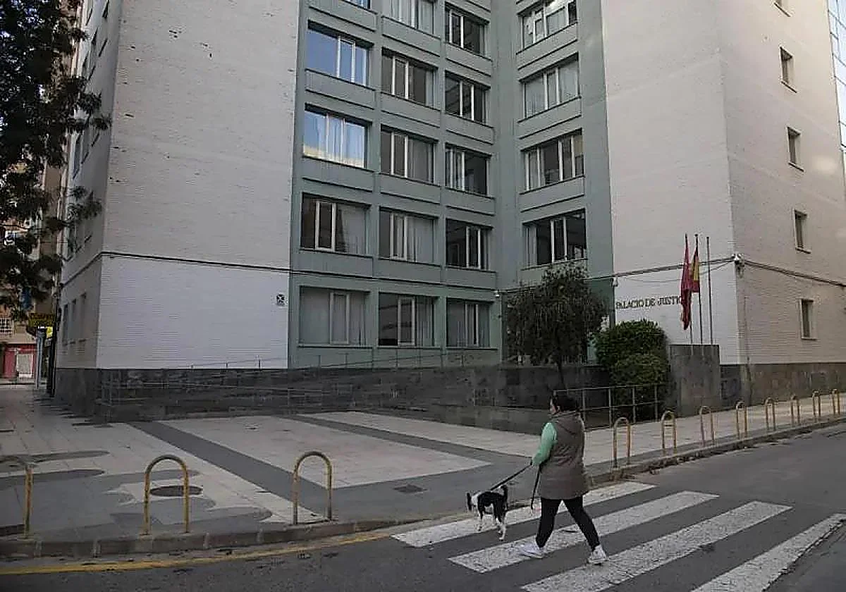 Muere el hombre que se quemó a lo bonzo frente a los juzgados de Cartagena