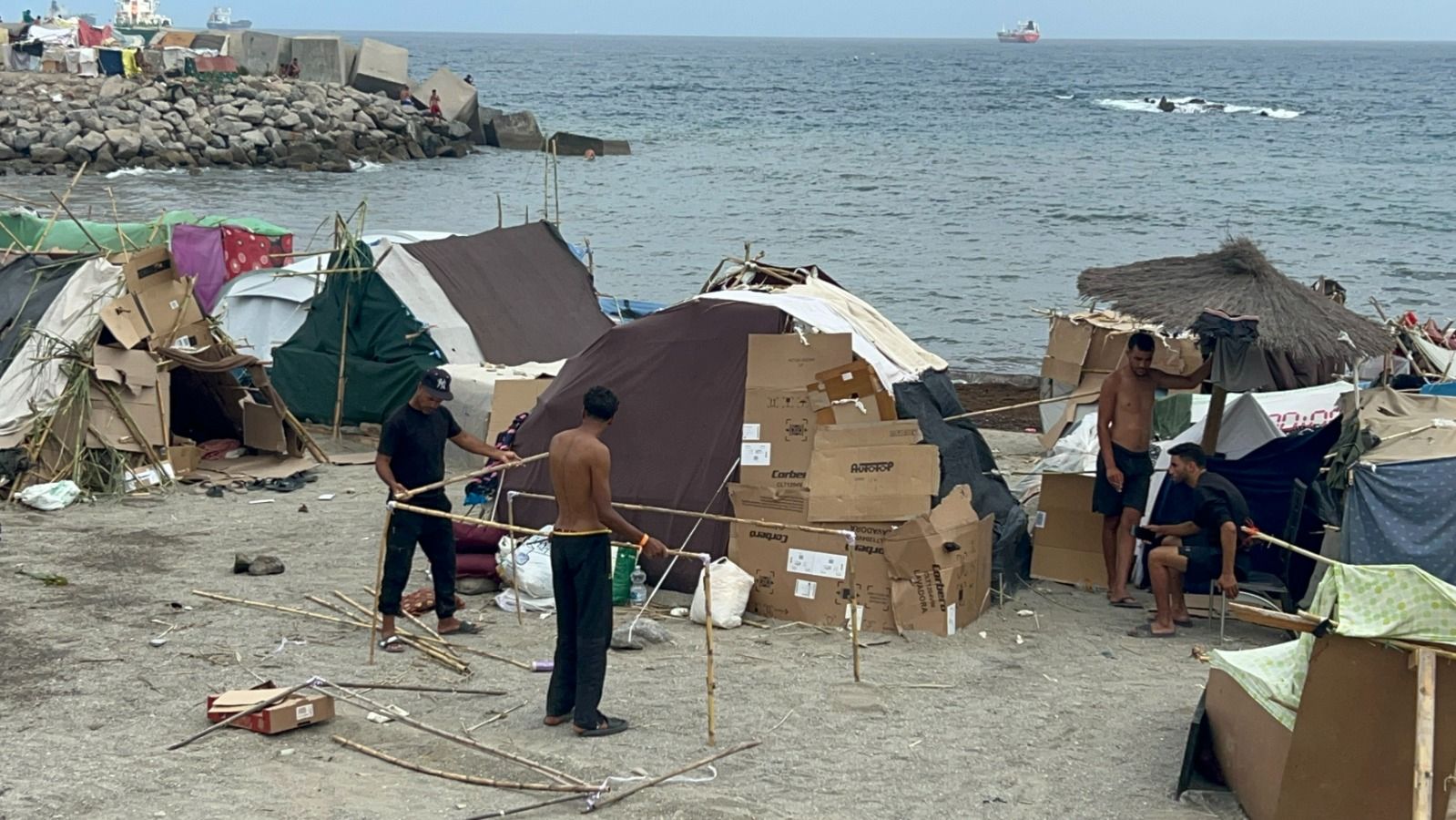 Alarma en Ceuta por la violencia en los campamentos de migrantes: "Los que se han quedado son lo peor de lo peor"