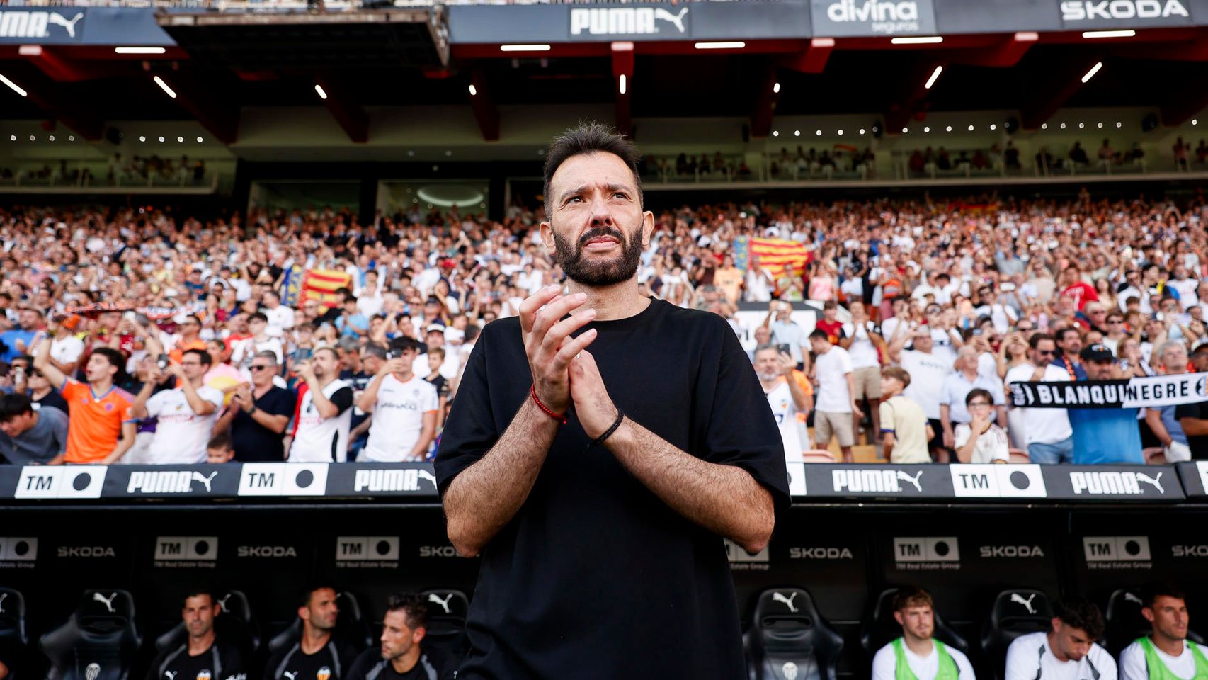 El Valencia despide a Carlos Corberán y lleva a cabo una revolución cesando también a Gourlay, su CEO de fútbol