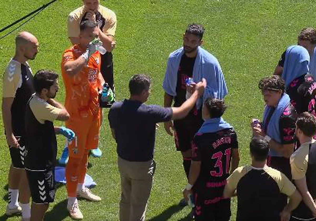 «No hemos venido aquí a regalarles el partido en tres contras», la arenga de Funes en la pausa de hidratación