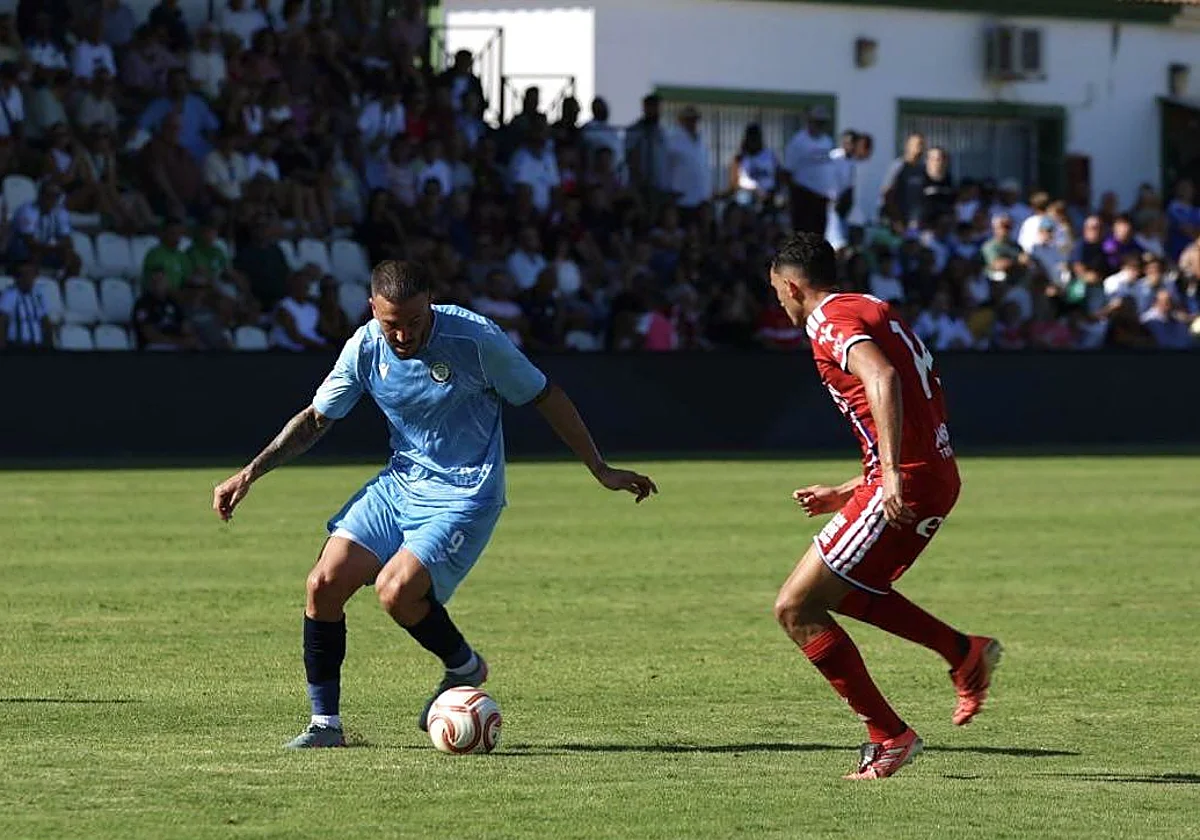 Primera RFEF: esfuerzo titánico pero estéril del Torremolinos contra el Zaragoza