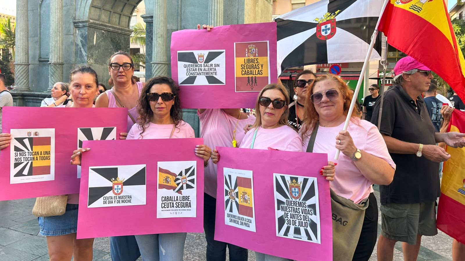 Las ceutíes claman contra Sánchez y el abandono de Marlaska: "Queremos volver a casa subjetivamente solas"