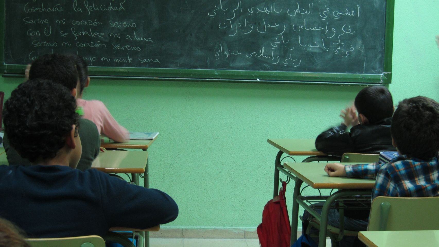 El árabe irrumpe en las aulas catalanas: cursos para profesores, empleos que lo exigen y "proselitismo islamista"