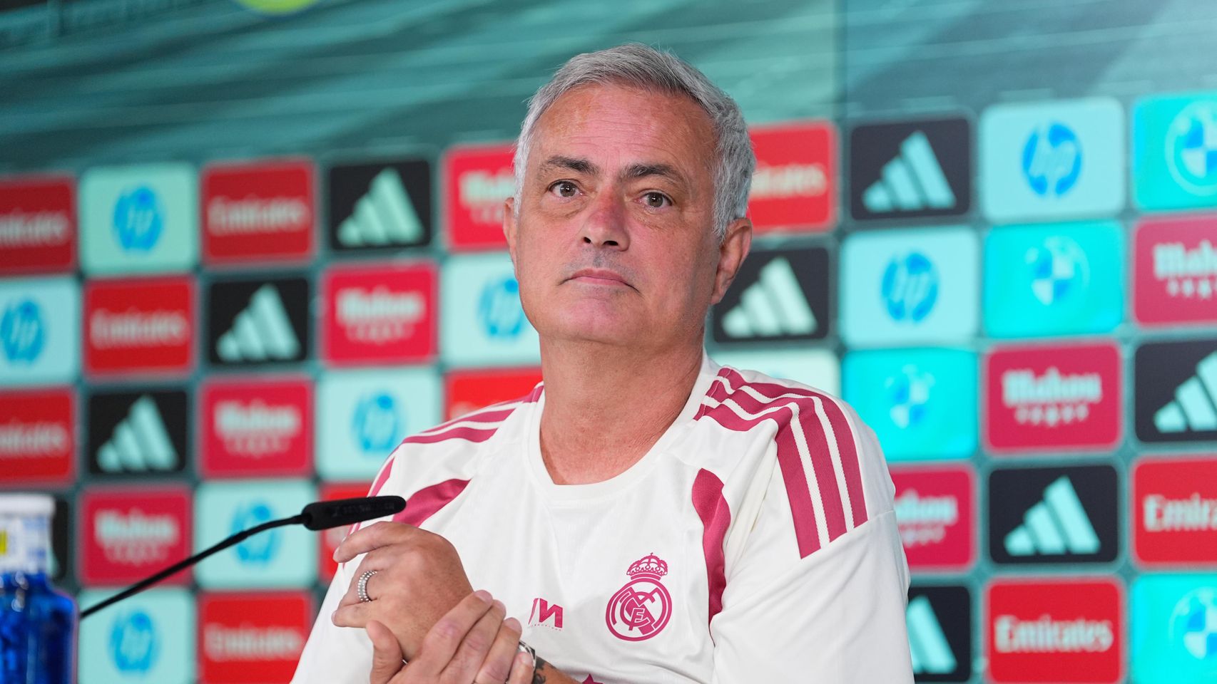 Mourinho lanza un dardo por los arbitrajes a Barça y Atleti: "¿Ninguna pregunta sobre los penaltis? Es extraño, ¿no?"