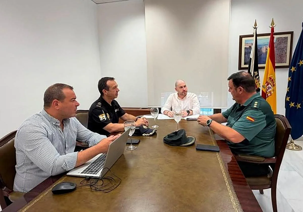 Hazte Oír pide un careo entre el delegado de Ceuta y su exjefe de Gabinete por los avisos del CNI