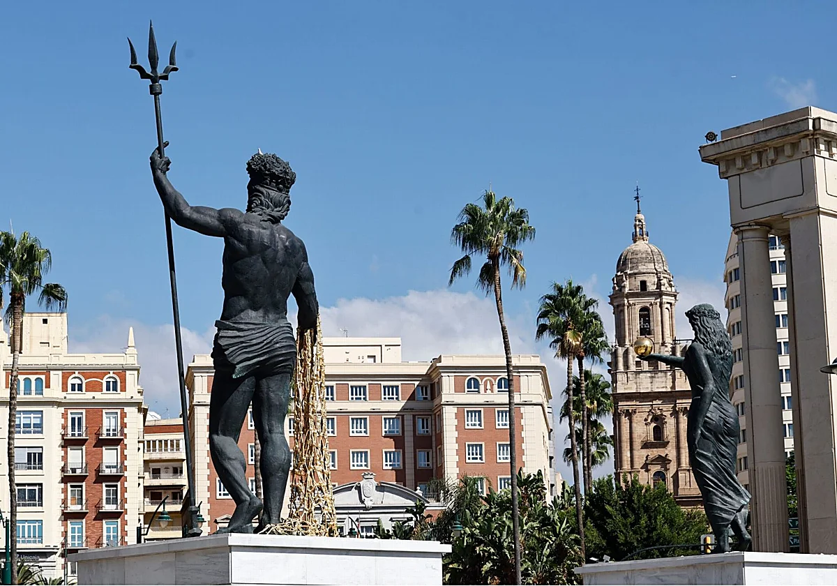 El alcalde apuesta por dejar las estatuas del Puerto de Málaga en su ubicación actual