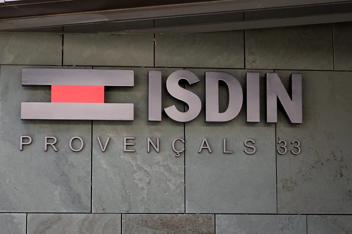 Puig compra el 50% que no tenía de Isdin a Esteve por 1.200 millones