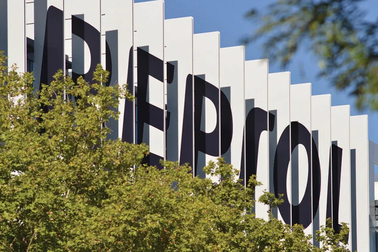 Repsol se frena en máximos, pero apunta a alzas del 30%