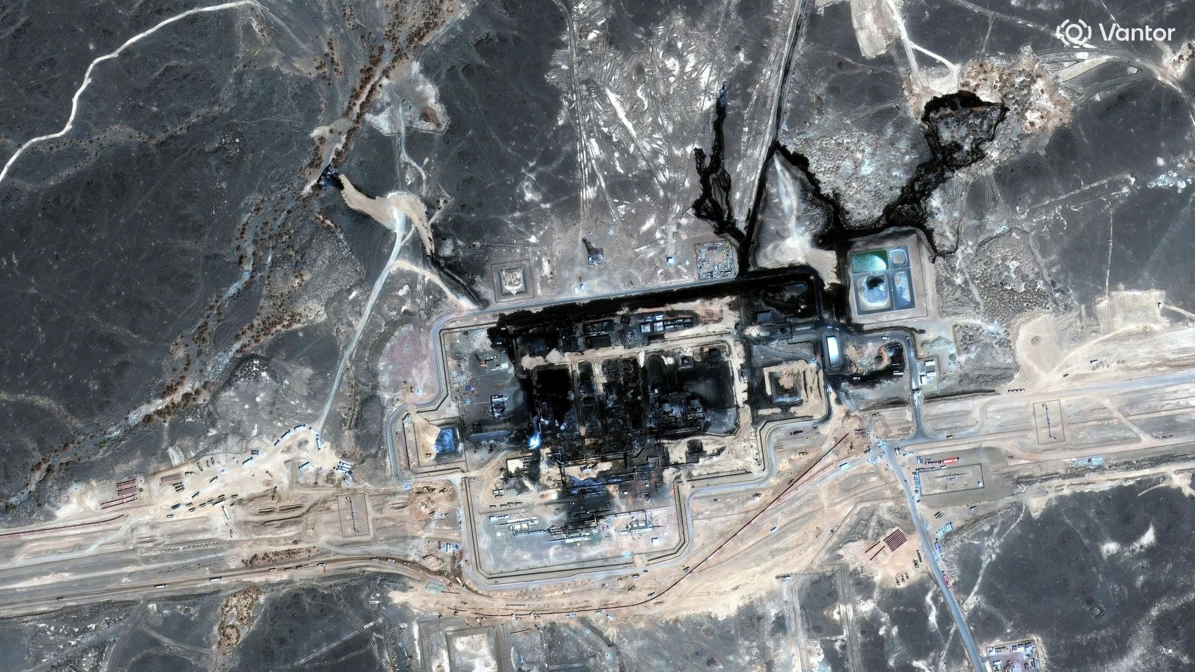 Irán golpea al petróleo saudí: frustra el diálogo para reabrir Ormuz mientras sus aliados atacan su gran oleoducto