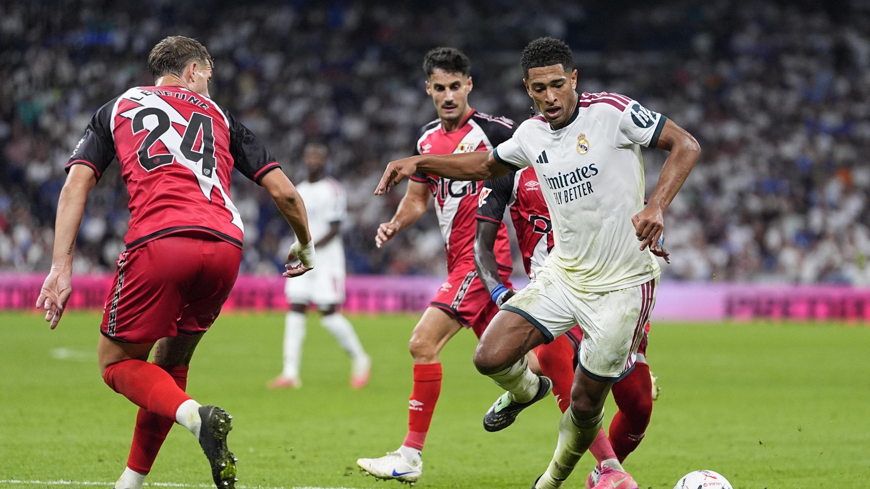 Telefónica se alía con DAZN para la emisión de partidos de LaLiga por 1.650 millones