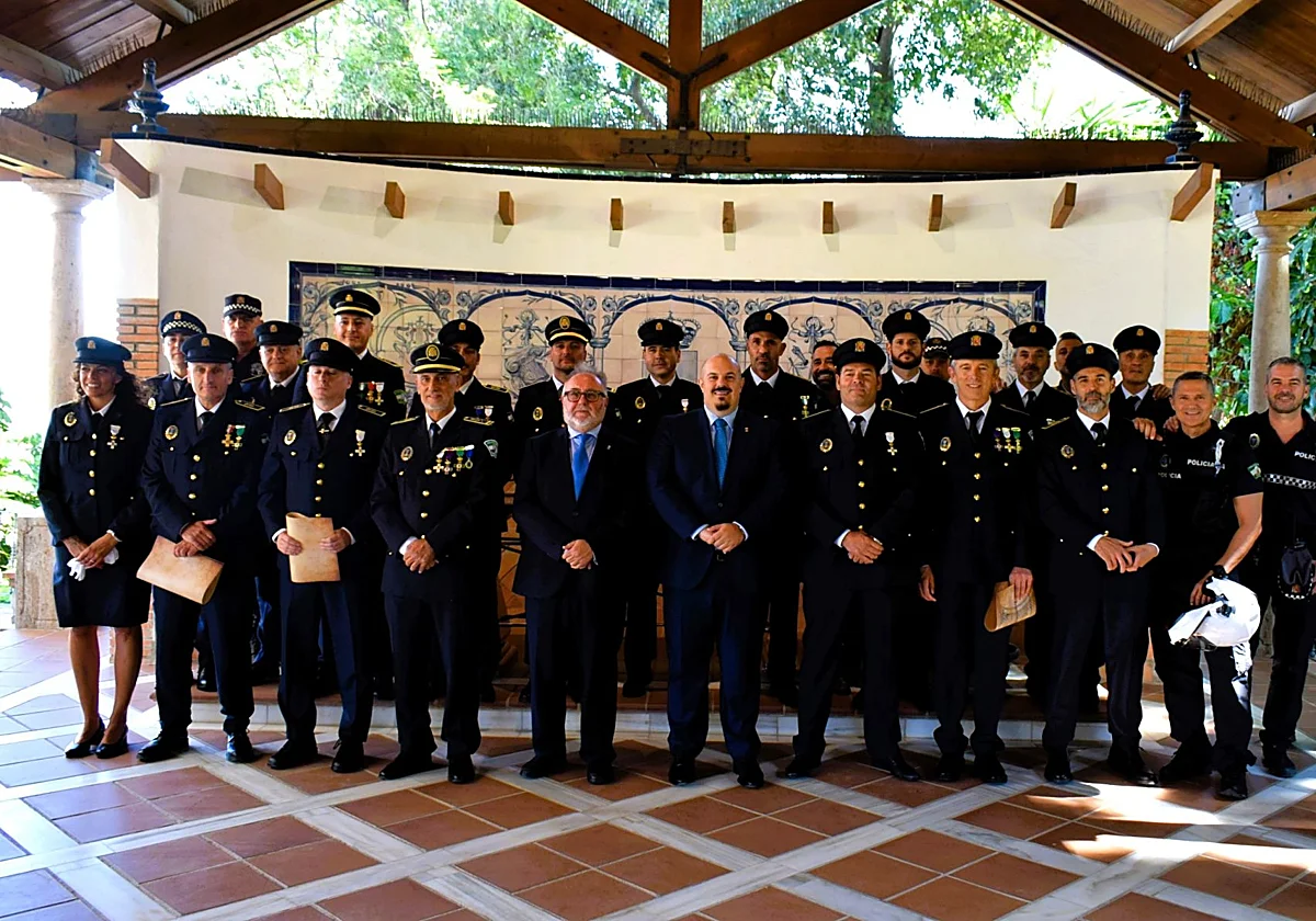 Un rescate, un atrincherado y amenzas: condecoraciones en Alhaurín de la Torre por una gran respuesta policial
