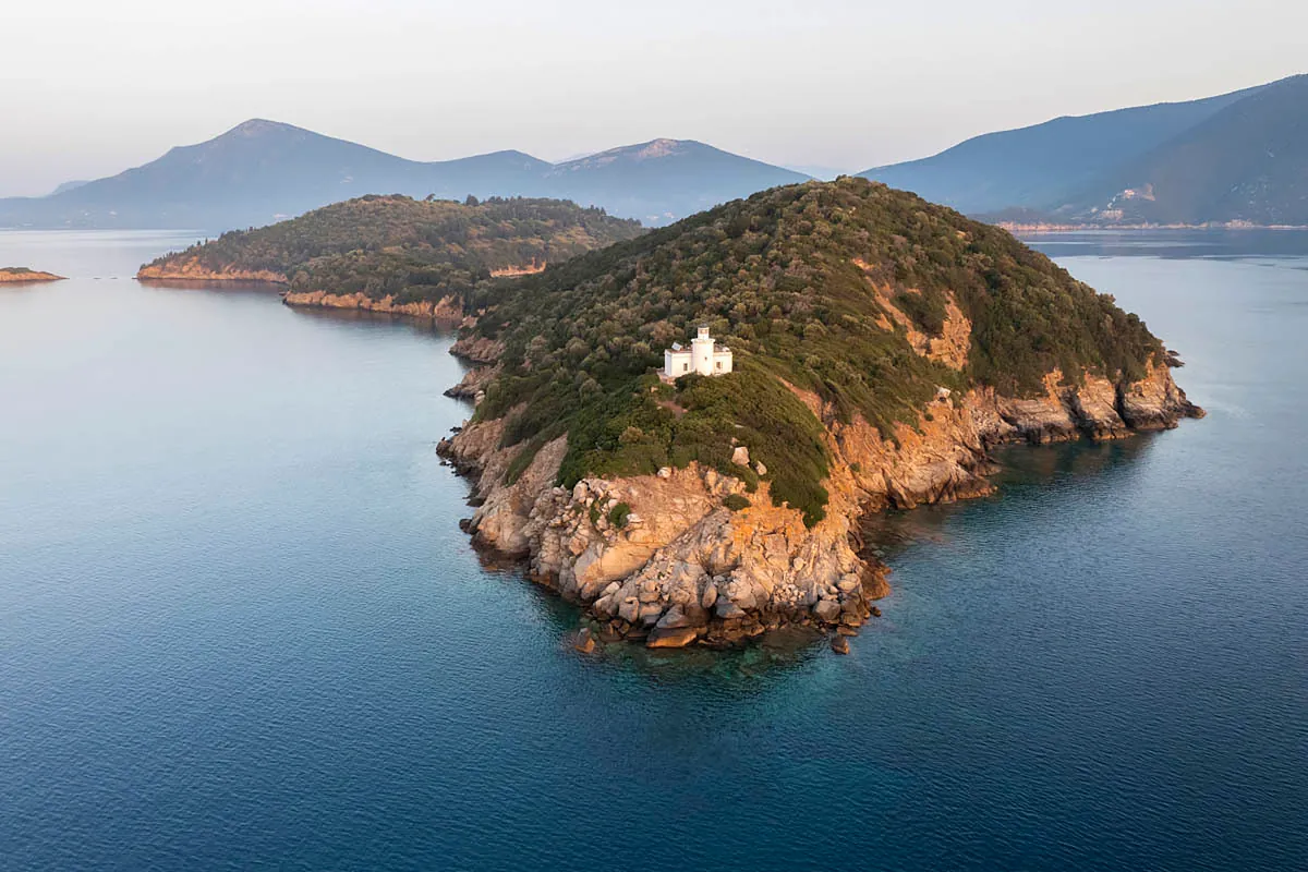 Así es Argyronisos: la isla de Egeo que sale al mercado por primera vez en décadas