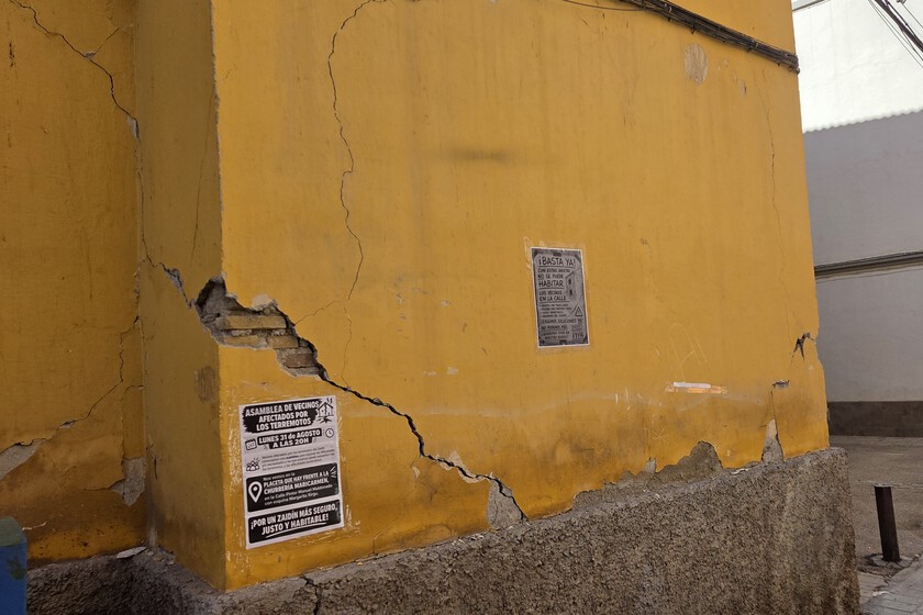 "Estadio reparado, barrio arruinado": tras un mes y 1.700 terremotos, más de 200 personas siguen fuera de su hogar en Granada