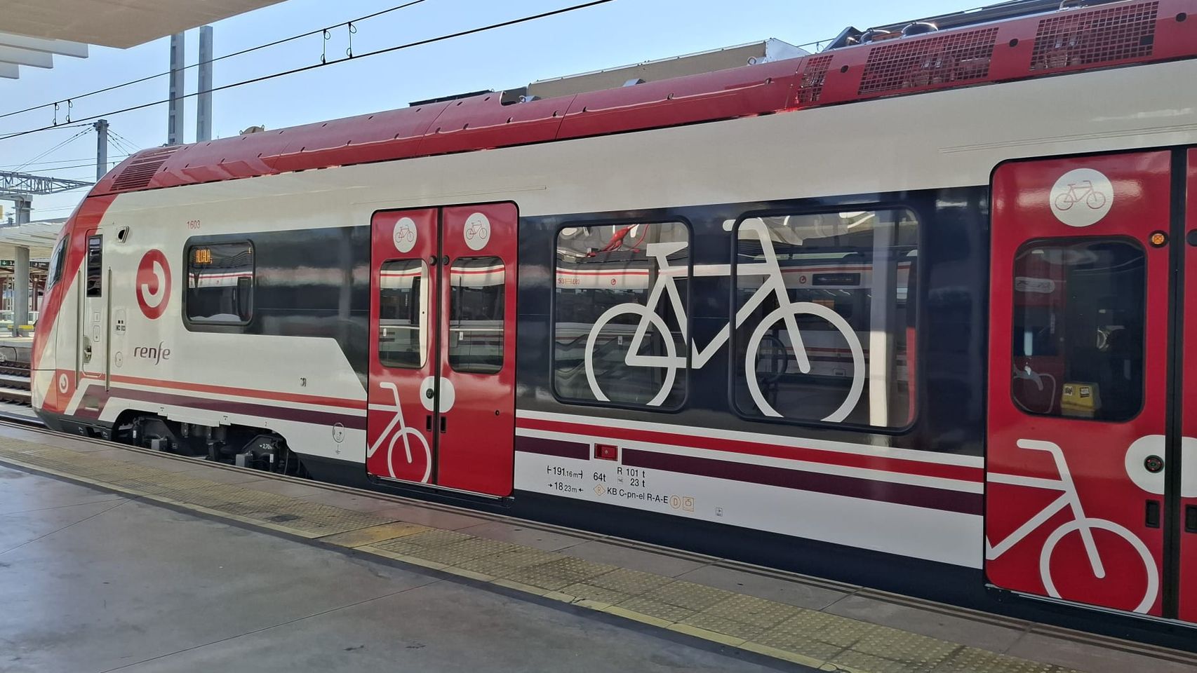 Renfe manda al taller los trenes estrella de Puente para renovar Cercanías Madrid