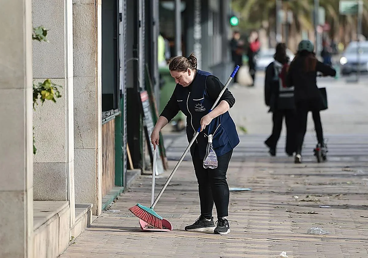 Una limpiadora con siete enfermedades logra la incapacidad permanente total después de que la Seguridad Social y un juzgado se la denegaran