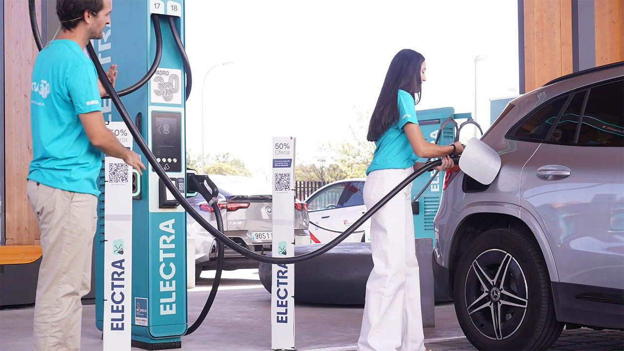 La estación urbana de recarga más potente de Europa está en Madrid: carga un eléctrico en 10 minutos