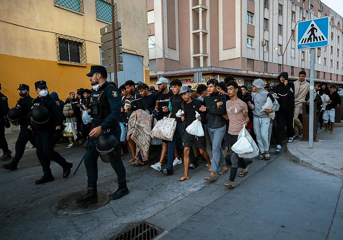 La Audiencia Nacional paraliza el campamento para migrantes en el Puerto de Ceuta tras el recurso del SUP