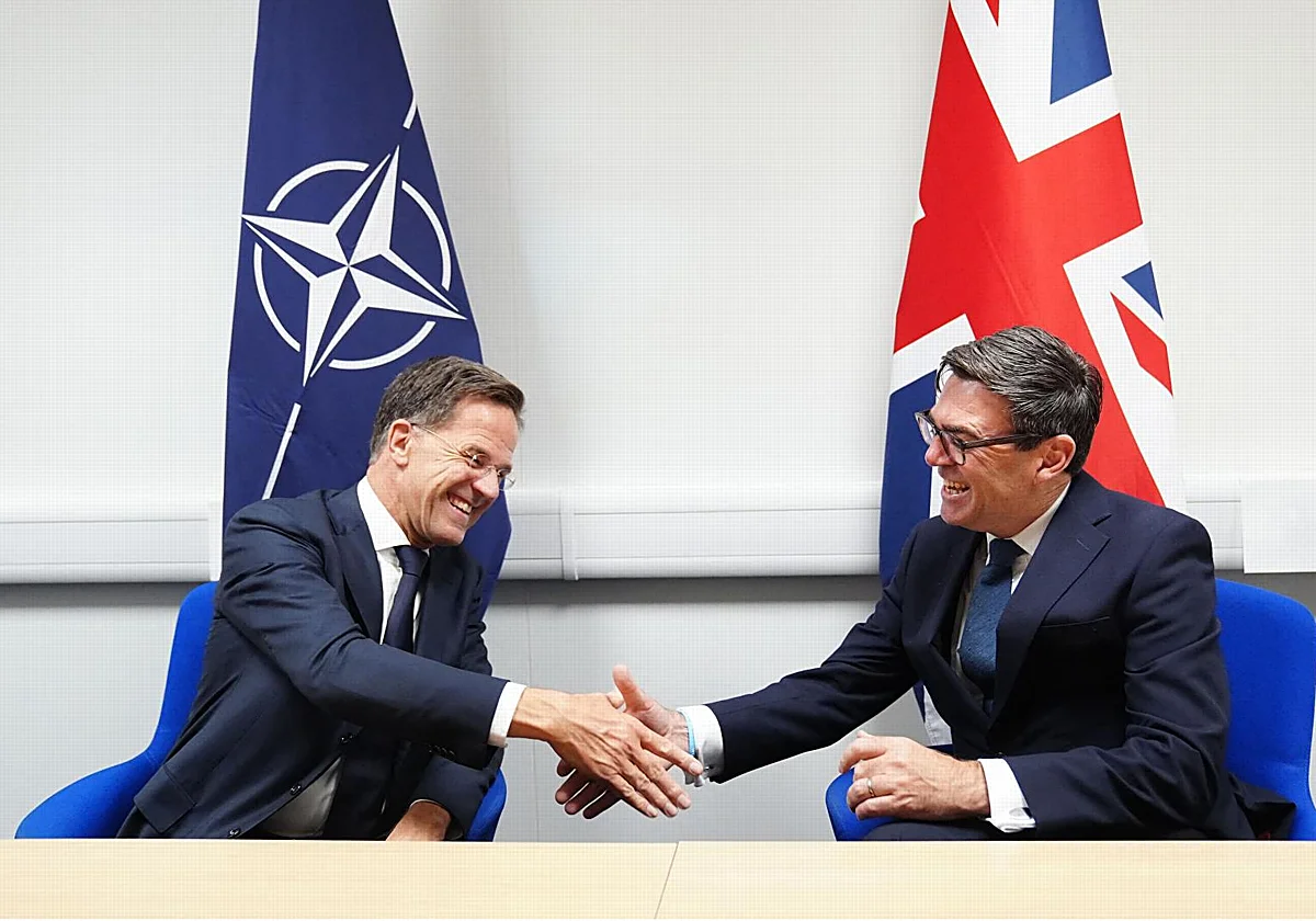 Burnham garantiza a Rutte el compromiso británico con la OTAN