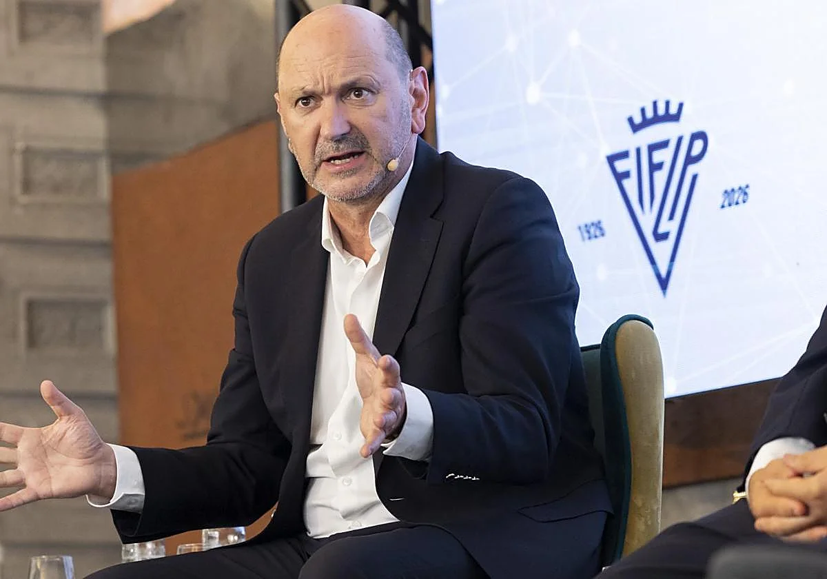 Rafael Louzán da por hecho que la final del Mundial 2030 será en España