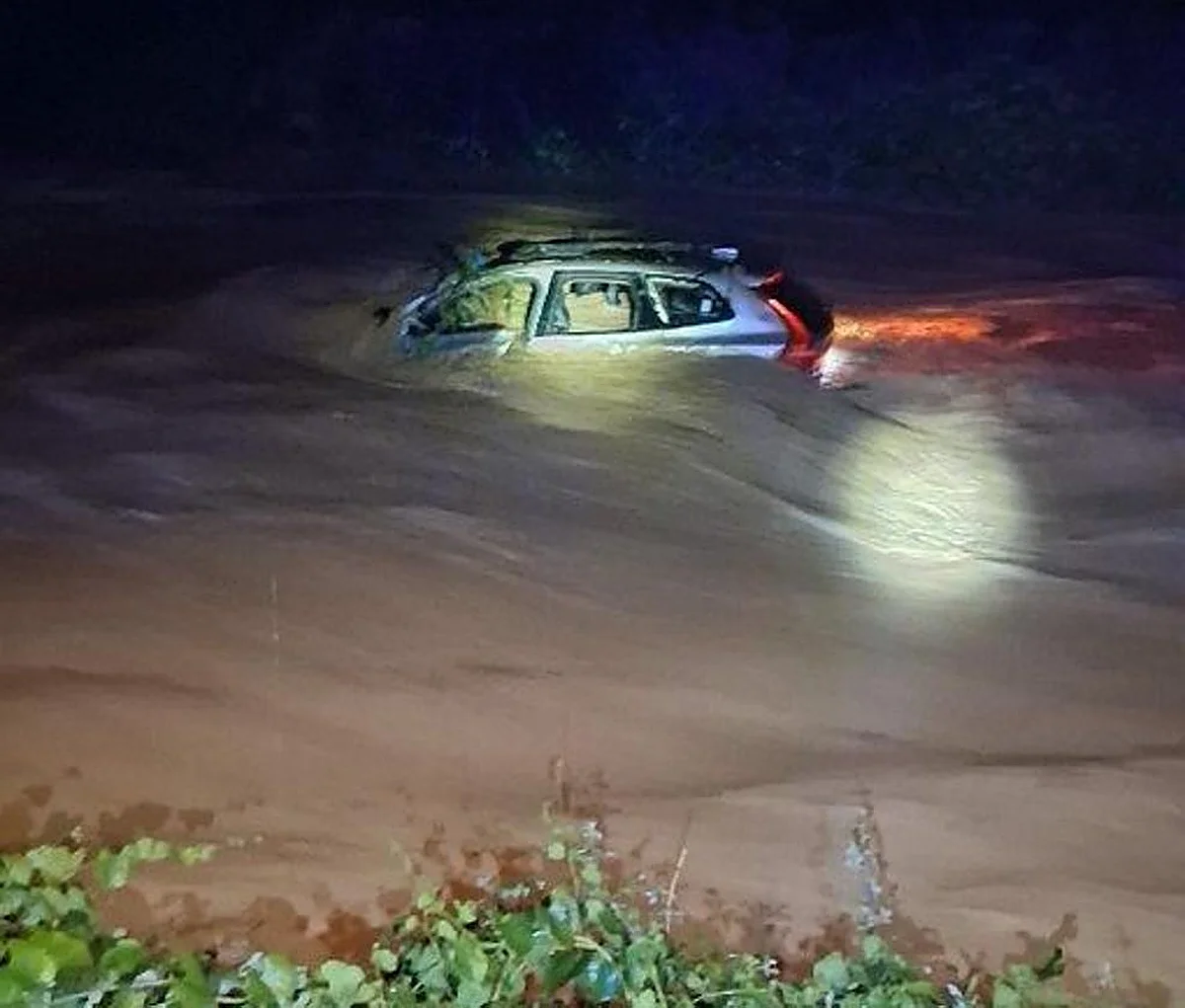 Hallan muerto al conductor de un vehículo atrapado por el agua en Olivella, Barcelona