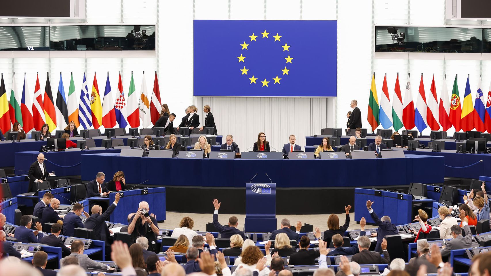La Eurocámara carga contra Sánchez por la regularización masiva y lanza una advertencia a Marruecos por Ceuta