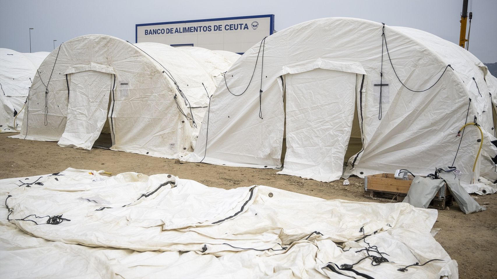 La Audiencia Nacional rechaza paralizar el campamento de migrantes en el puerto de Ceuta