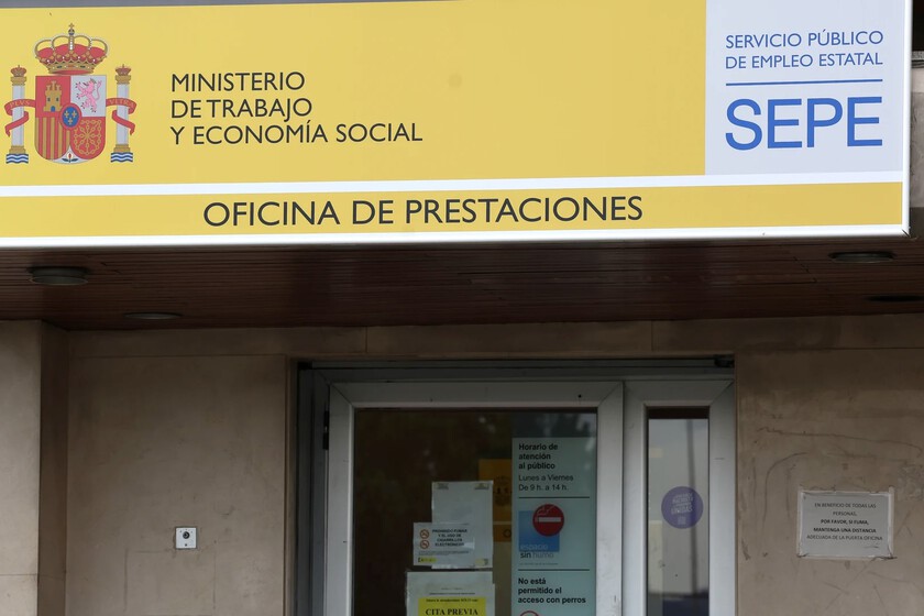 Viajó tres veces a Colombia y siguió cobrando su pensión en España. La justicia andaluza confirma las consecuencias: 9.240 euros