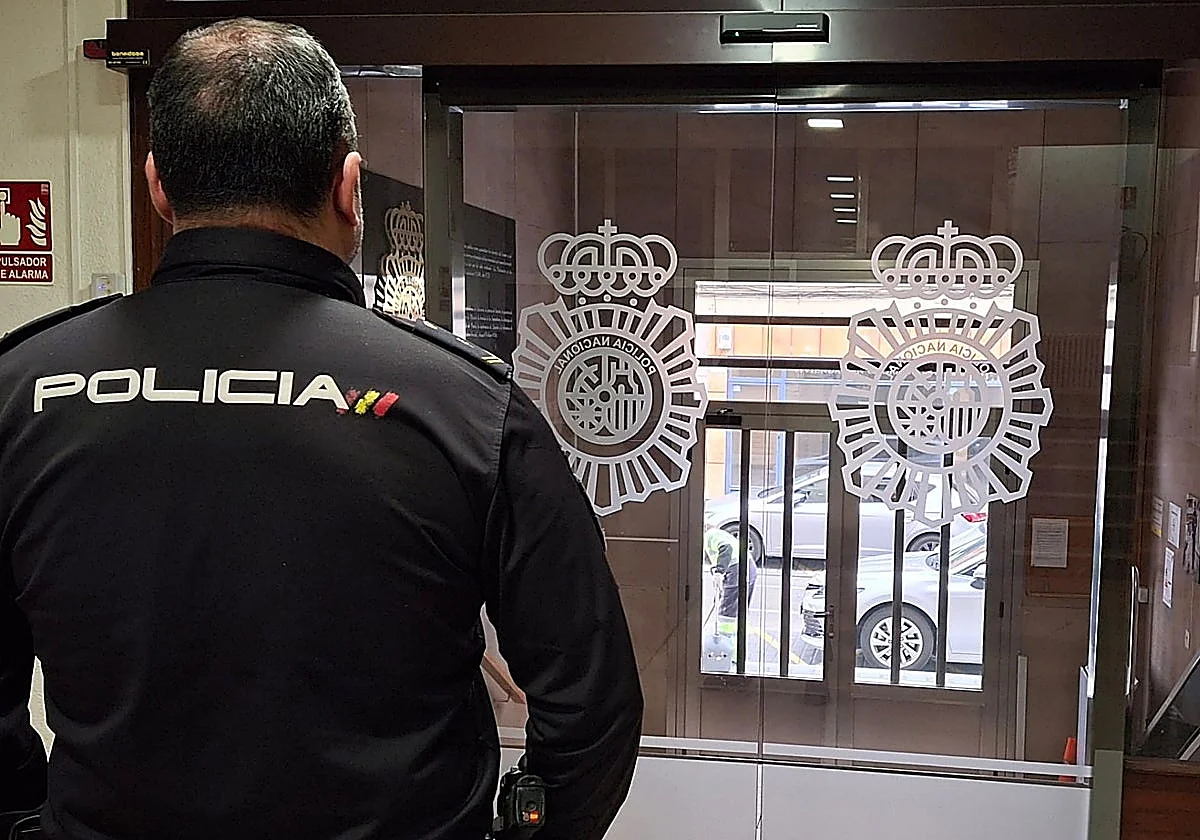 Agrede a un hombre con una navaja tras una discusión por el orden de fila en una tienda de Valladolid