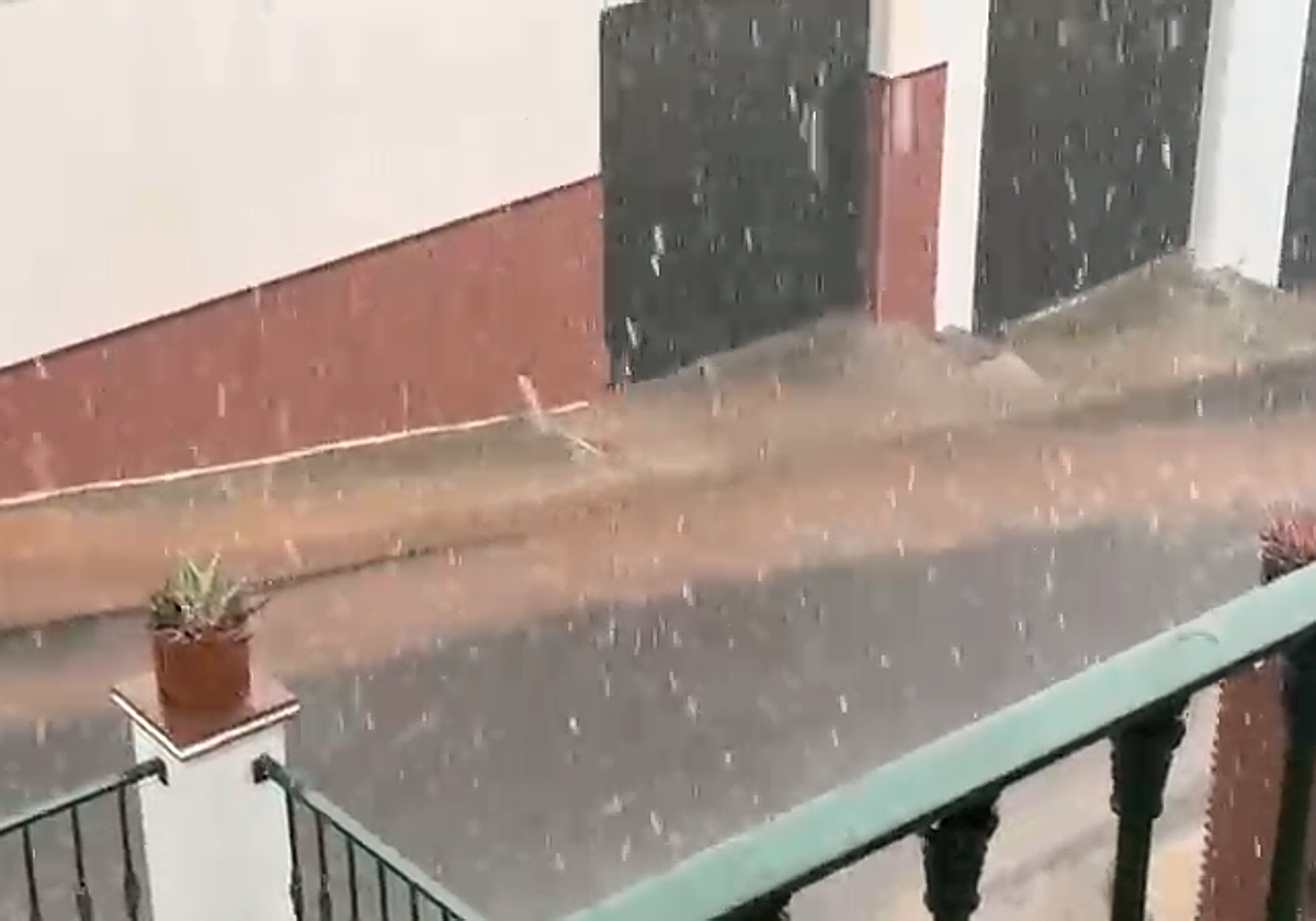 Una fuerte granizada de nivel rojo sorprende a Archidona