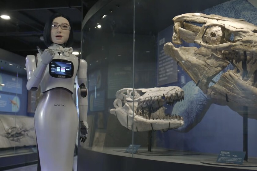 En la carrera por conseguir el robot humanoide, China tiene una ventaja: los está poniendo al frente de tiendas