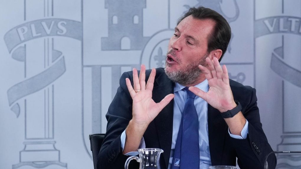 Óscar Puente pretende ahora que se amontone a 1.800 migrantes en el Puerto de Ceuta con menos de 9 m² por persona