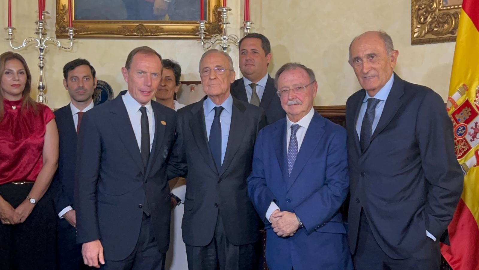 Florentino Pérez expresa su apoyo y solidaridad en su visita a Ceuta: "Esperemos que pronto recuperéis la normalidad"