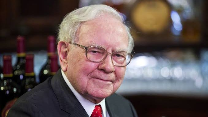 Warren Buffett da el paso al lado definitivo y cede la presidencia de Berkshire Hathaway a su hijo