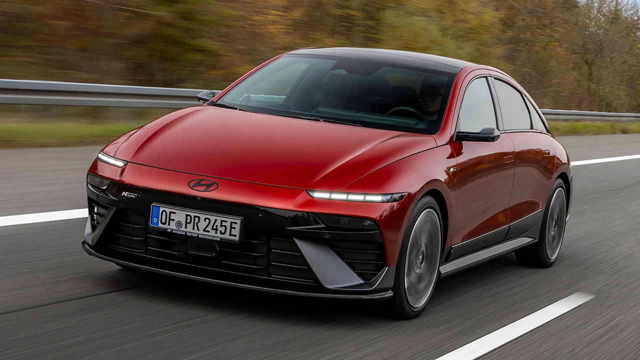 El Hyundai IONIQ 6 se desploma 9.700 € y, con 520 km de autonomía, deja al BYD Seal más barato fuera de juego