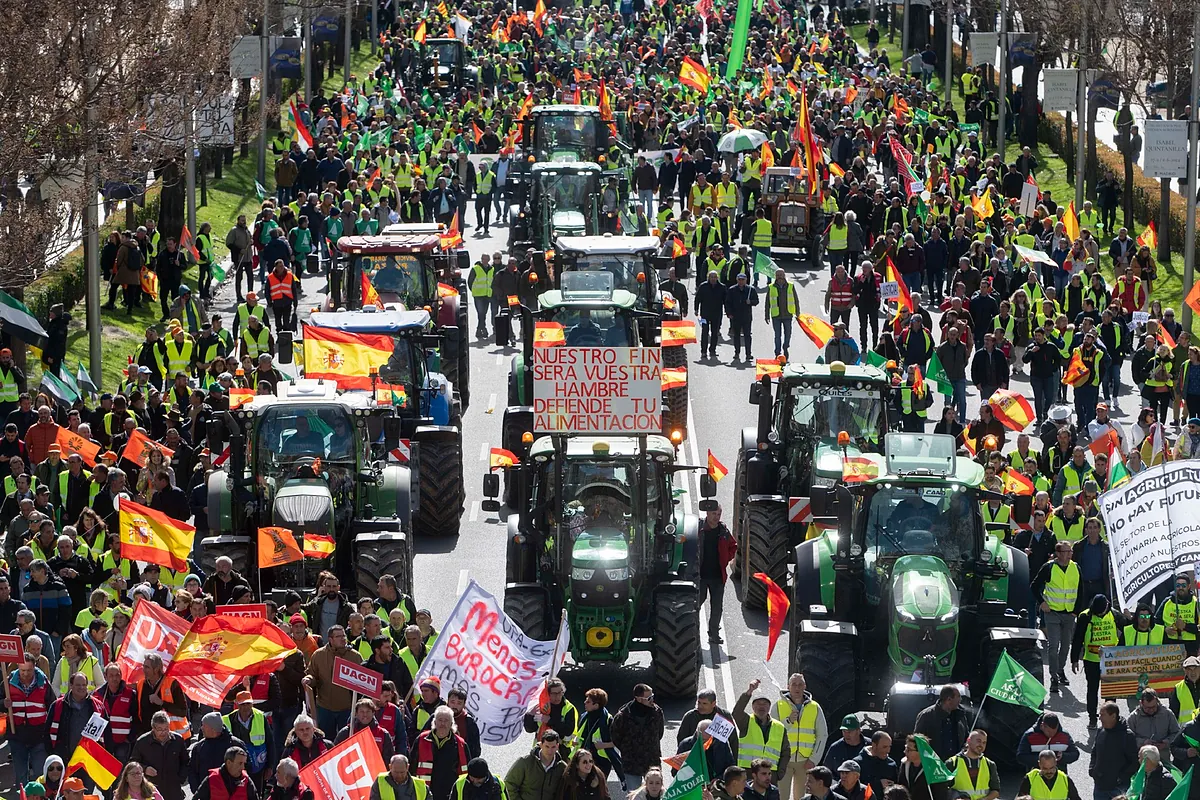 El campo presiona al Gobierno con protestas en toda España por el alza de los combustibles