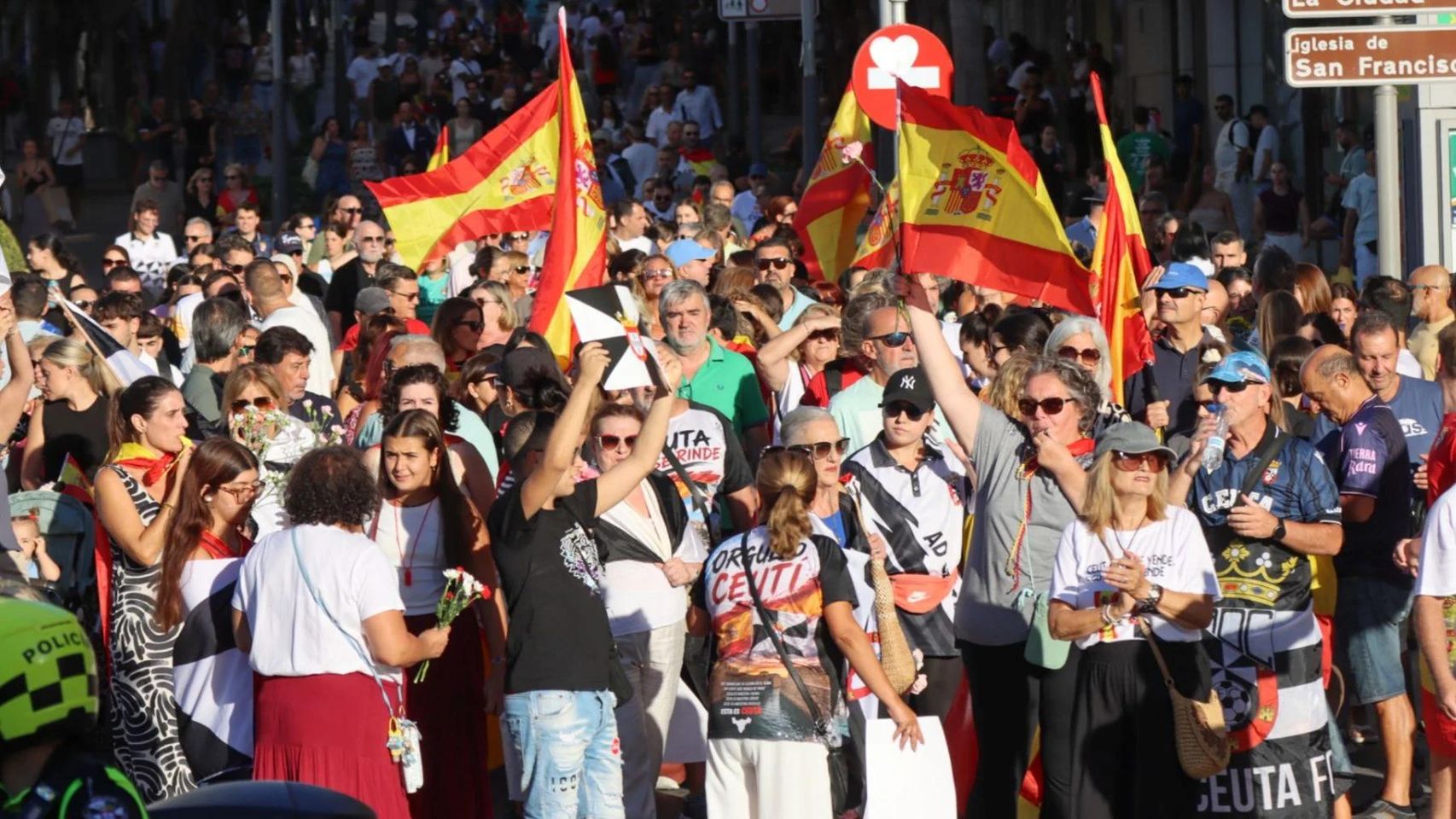 Negocios cerrados, spray de pimienta y españoles que quieren escapar: el infierno de vivir en una ciudad invadida