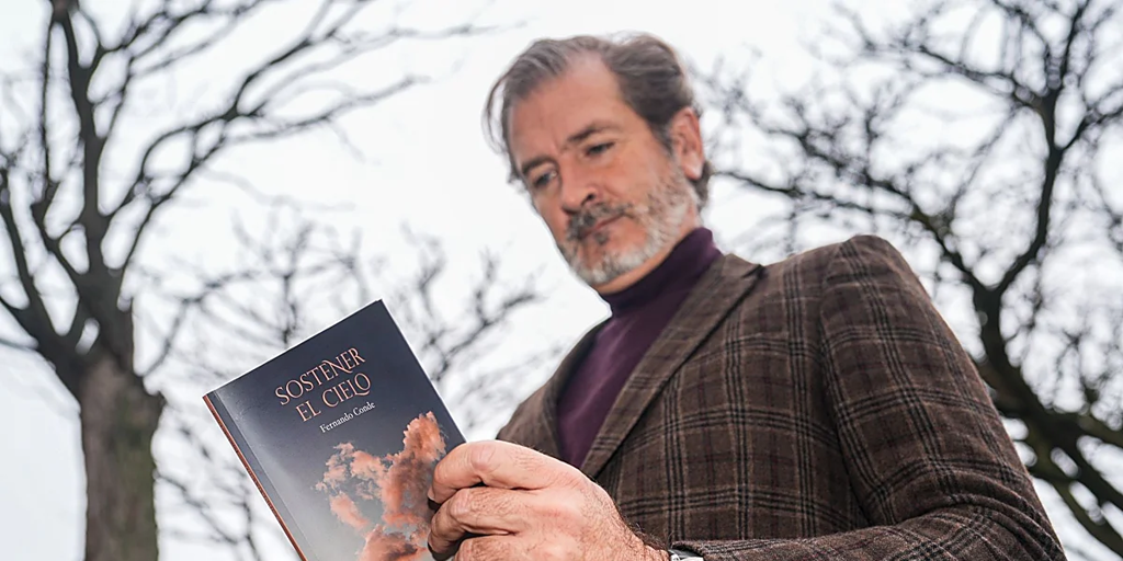 'Sostener el cielo', de Fernando Conde: un gran regalo poético