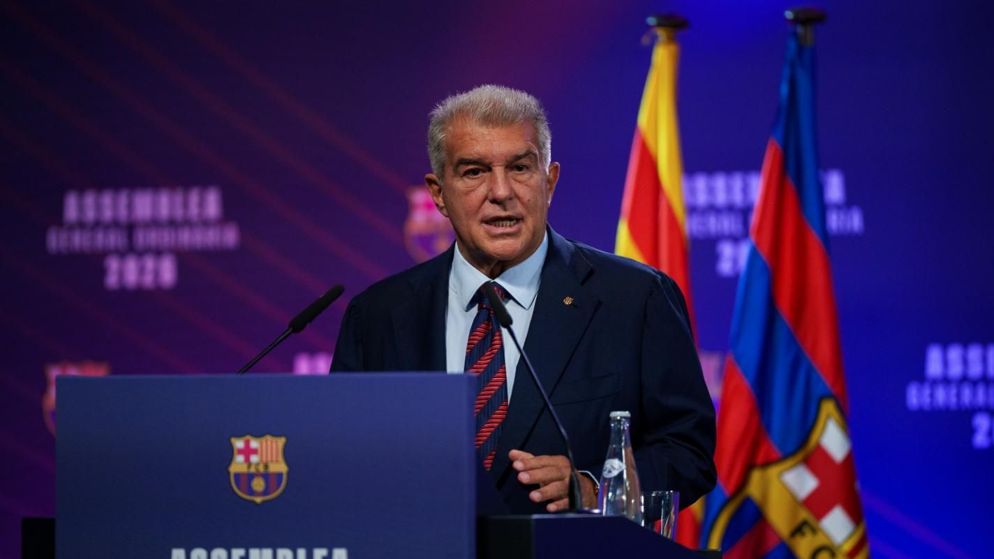 Laporta ataca al Madrid para pedir 300 M€ al socio culé: "Si tiene problemas, le recalifican un terreno y tan panchos"