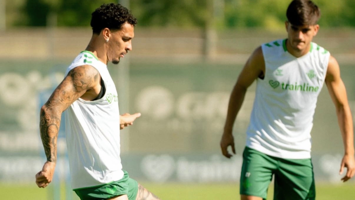 Morante entra por Iker Losada en la lista del Betis para La Coruña